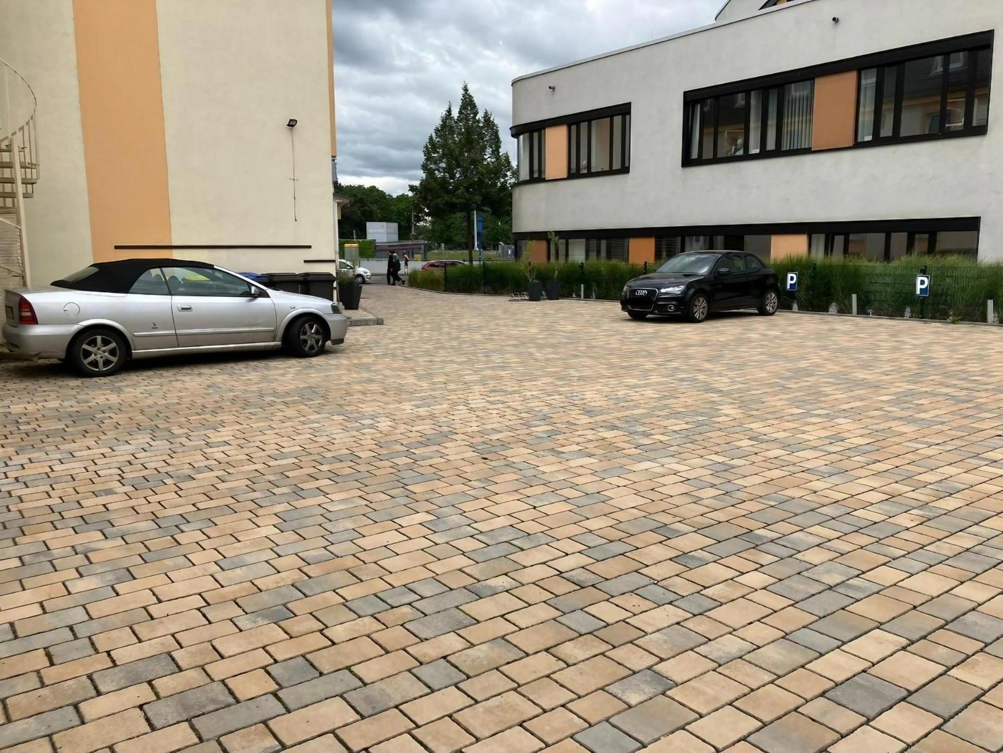 Hotel Am Bayrischen Platz Leipzig Buitenkant foto
